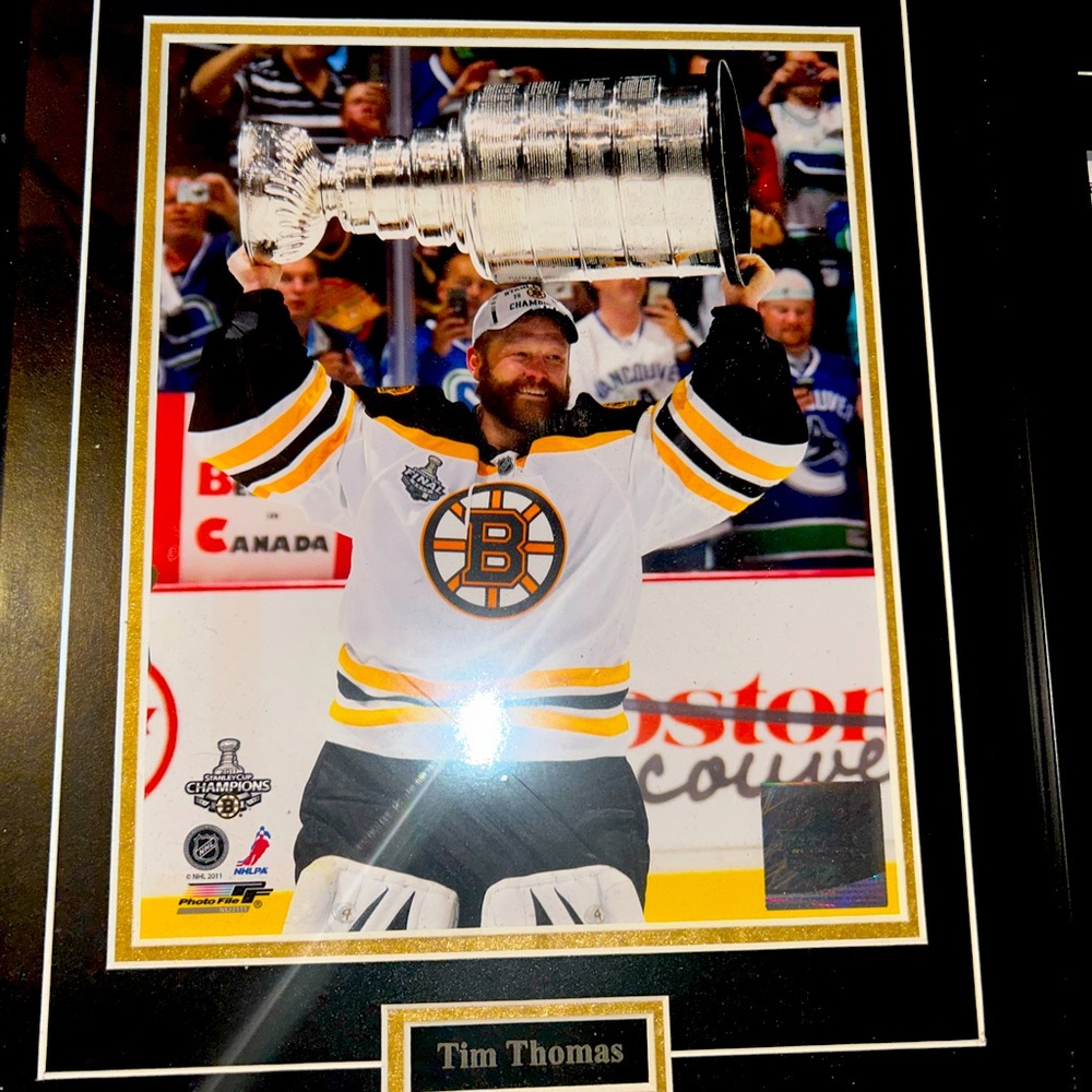 Boston bruins Tim Thomas 2011 Stanley cup